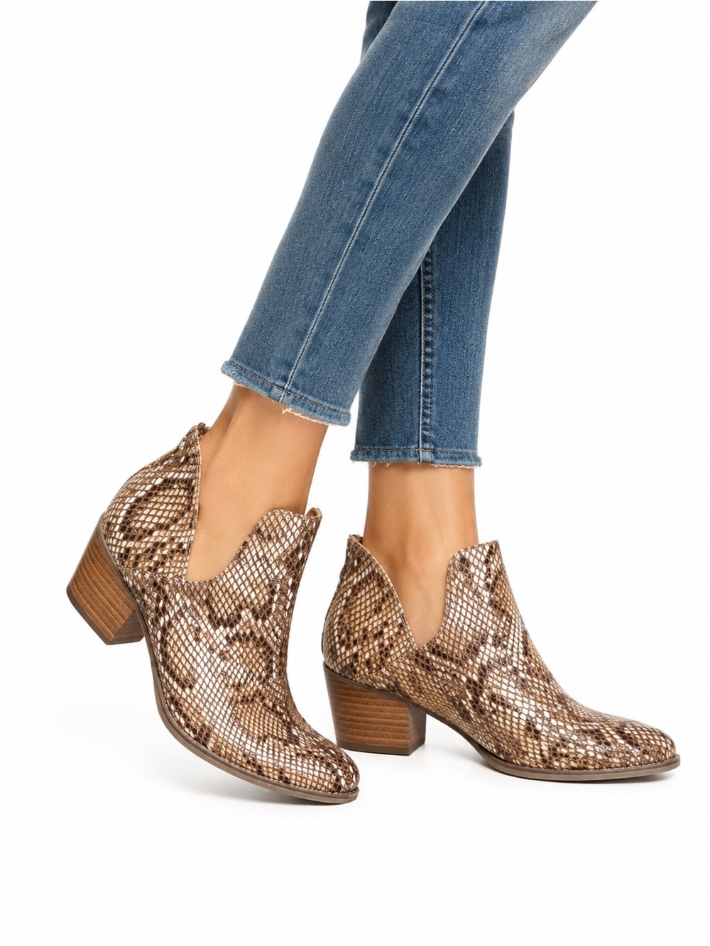 New Directions Size 8 Snakeskin Ankle Booties